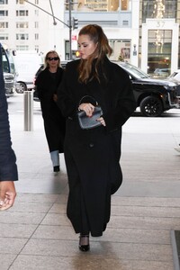 selena-gomez-out-and-about-in-new-york-12-12-2023-2.jpg