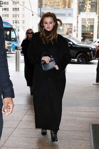 selena-gomez-out-and-about-in-new-york-12-12-2023-3.jpg