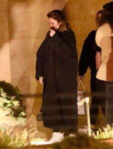 selena-gomez-out-for-dinner-with-friends-at-nobu-in-malibu-12-18-2023-6.jpg