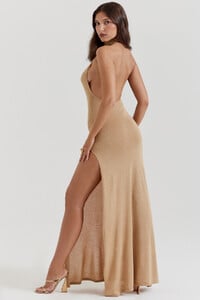 selia-9169923417965484183cf0b0.jpg