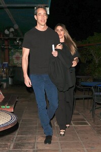 sofia-vergara-and-justin-saliman-out-for-dinner-date-in-los-angeles-11-06-2023-2.jpg