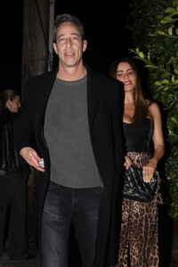 sofia-vergara-and-nick-loeb-out-for-dinner-date-in-santa-monica-11-04-2023-1.jpg