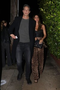 sofia-vergara-and-nick-loeb-out-for-dinner-date-in-santa-monica-11-04-2023-6.jpg