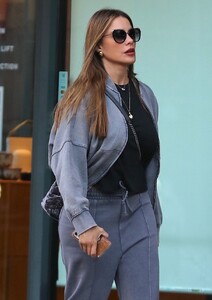 sofia-vergara-out-and-about-in-los-angeles-12-08-2023-0.jpg