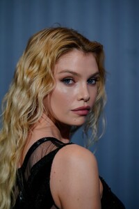 stella-maxwell-at-fontainebleau-las-vegas-grand-opening-party-in-las-vegas-12-13-2023-0.jpg