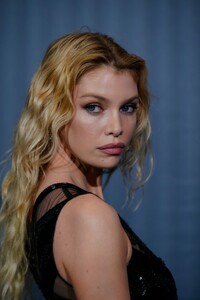 stella-maxwell-at-fontainebleau-las-vegas-grand-opening-party-in-las-vegas-12-13-2023-2.thumb.jpg.ca72568d6e382ac0ce1cc8542069c63d.jpg