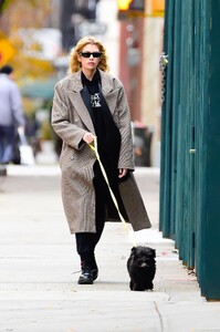 stella-maxwell-out-with-her-dog-in-west-village-12-05-2023-0.thumb.jpg.41a65997ab00814c09ec3123b008016f.jpg