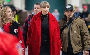 taylor-swift-arrives-at-kansas-city-chiefs-v-green-bay-packers-game-in-green-bay-12-03-2023-0.thumb.jpg.9172812cd4f646827060f2ef443ebdb4.jpg