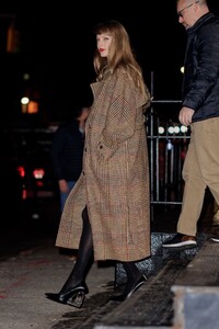 taylor-swift-out-for-dinner-in-new-york-12-05-2023-4.jpg