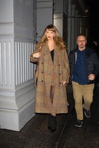 taylor-swift-out-for-dinner-in-new-york-12-05-2023-5.jpg
