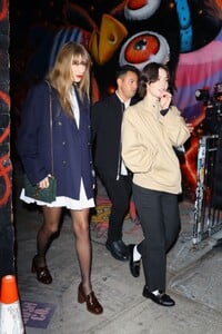 taylor-swift-out-for-dinner-with-a-friend-after-returning-from-south-america-11-13-2023-1.jpg