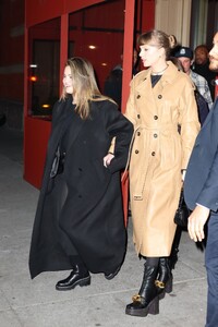 taylor-swift-selena-gomez-keleigh-sperry-and-miles-teller-night-out-in-new-york-12-12-2023-2.jpg