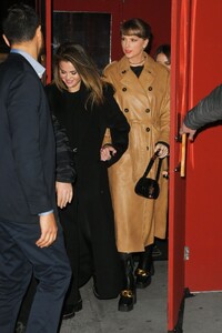 taylor-swift-selena-gomez-keleigh-sperry-and-miles-teller-night-out-in-new-york-12-12-2023-5.jpg