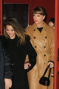 taylor-swift-selena-gomez-keleigh-sperry-and-miles-teller-night-out-in-new-york-12-12-2023-9.jpg