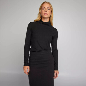 tee-shirt-cotele-a-col-roule-noir-agj40_1_zc1.jpg