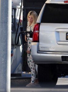 tori-spelling-at-a-gas-station-in-woodland-hills-12-15-2023-0.jpg