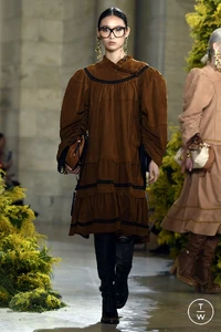 ulla-johnson-aw22-0033-0cf422.thumb.webp.98f7a4ce60d19556d207268e00bd6a44.webp