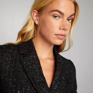 veste-courte-en-tweed-noir-aur86_1_zc4.jpg