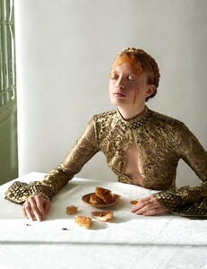 vogue-italia-11-2016_by_camilla-akrans_(4).thumb.jpg.86c9ce4ba6f16b4c9dba6d381535a4fe.jpg