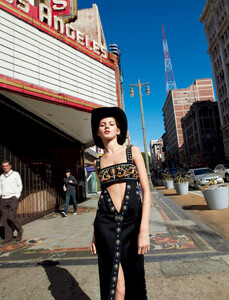 vogue-japan-march-2016_valery-kaufman-by-camilla-akrans_(10).thumb.jpg.120adf5166778d0a14dea7bc90027cde.jpg