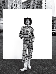 vogue-japan-march-2016_valery-kaufman-by-camilla-akrans_(9).thumb.jpg.14e7578c0c30b4bff23c66fdadadeb68.jpg