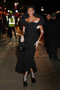 winnie-harlow-arrives-at-2023-cfda-fashion-awards-in-new-york-11-06-2023-0.jpg
