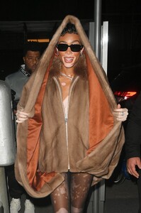 winnie-harlow-arrives-at-obj-s-birthday-party-in-new-york-11-06-2023-1.jpg