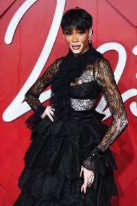 winnie-harlow-at-fashion-awards-2023-at-royal-albert-hall-in-london-12-04-2023-3.jpg