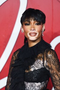 winnie-harlow-at-fashion-awards-2023-at-royal-albert-hall-in-london-12-04-2023-5.jpg