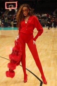 winnie-harlow-at-washington-wizards-vs-orlando-game-at-capital-one-arena-in-washington-d.c.-12-26-2023-2.jpg