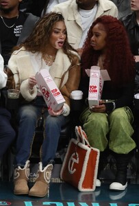 winnie-harlow-at-washington-wizards-vs-toronto-raptors-game-in-washington-d.c.-12-27-2023-2.jpg