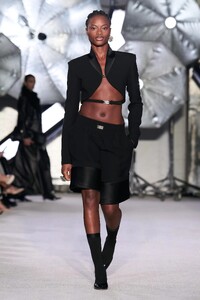 00006-brandon-maxwell-fall-2023-ready-to-wear-credit-brand.thumb.jpg.37e2fe56defe3c51831850bbc9099c16.jpg