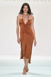 00007-veronica-beard-spring-2023-ready-to-wear-credit-gorunway.thumb.jpg.a3f56d762a0c475c174b9910d5b70cf6.jpg