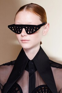 00009-balmain-fall-2023-ready-to-wear-beauty-credit-gorunway.thumb.jpg.64a6cf44b0a3412bf98a6705f8048040.jpg