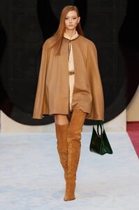 00015-bally-fall-2023-ready-to-wear-credit-gorunway.thumb.jpg.23c5e8b25a0142ef493e3efb90747d12.jpg