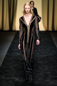 00017-alberta-ferretti-fall-2023-ready-to-wear-credit-gorunway.thumb.jpg.a4bb713c74dde7cbce456142fa32f980.jpg