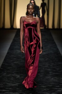 00019-alberta-ferretti-fall-2023-ready-to-wear-credit-gorunway.thumb.jpg.f90bd09b2607b67f76eff71fbc314cff.jpg
