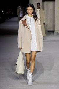00022-tods-spring-2023-ready-to-wear-credit-gorunway.thumb.jpg.19a830daacd8a3e7e1c1c30b4e083f60.jpg