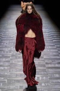 00023-ann-demeulemeester-fall-2023-ready-to-wear-credit-gorunway.thumb.jpg.5a170d4ac2f00c15b55c50d47748d122.jpg