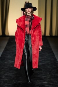 00025-alberta-ferretti-fall-2023-ready-to-wear-credit-gorunway.thumb.jpg.e2d68181fa9e3136ffbfacd98f909c54.jpg