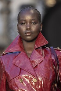 00025-bally-fall-2023-ready-to-wear-details-credit-brand.thumb.jpg.176358d2ef79d6807090411b7f5c6792.jpg
