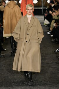 00030-sacai-fall-2023-menswear-credit-gorunway.thumb.jpg.d039713a95ae3c5aca864ceba3b84672.jpg