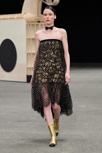 00032-chanel-spring-2023-couture-gorunway.thumb.jpg.38d3957a7ce49663ba17a82c4f0096f2.jpg