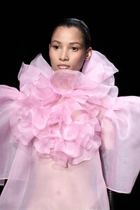 00032-valentino-spring-2023-couture-details-credit-gorunway.thumb.jpg.128d189b9364e0d7ff849210d340698b.jpg