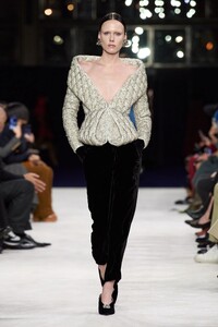 00036-balmain-fall-2023-ready-to-wear-credit-gorunway.thumb.jpg.3cca6b8a9317c153a5bc61fc70c12129.jpg