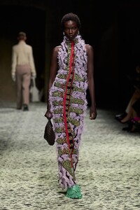 00041-bottega-veneta-fall-2023-ready-to-wear-credit-gorunway.thumb.jpg.325310a575b75cc573e5af4088ec9dcc.jpg