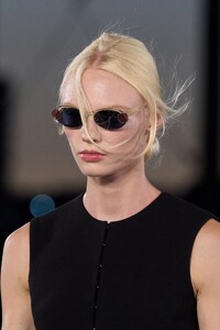 00043-tory-burch-spring-2023-ready-to-wear-details-credit-gorunway.thumb.jpg.53a41ef49e01514f735f89782c8d9ce1.jpg