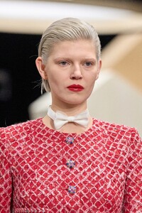 00046-chanel-spring-2023-couture-detail-gorunway.thumb.jpg.bd9f98bf4ef1312b9381845e3fa9d0e2.jpg