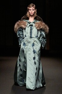 00047-altuzarra-fall-2023-ready-to-wear-credit-gorunway.thumb.jpg.1ebda0d715e88915418c8280df82a88c.jpg