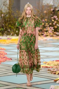 00047-ulla-johnson-spring-2023-ready-to-wear-credit-gorunway.thumb.jpg.a13deaa1386cc6c2addecc7d84ff22b9.jpg
